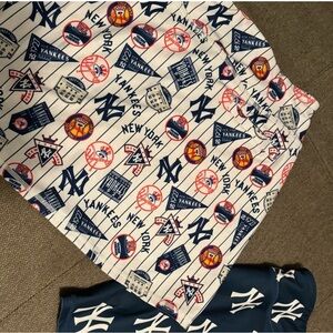 MLB New York Yankees Patterned Skirt Set - White and Blue